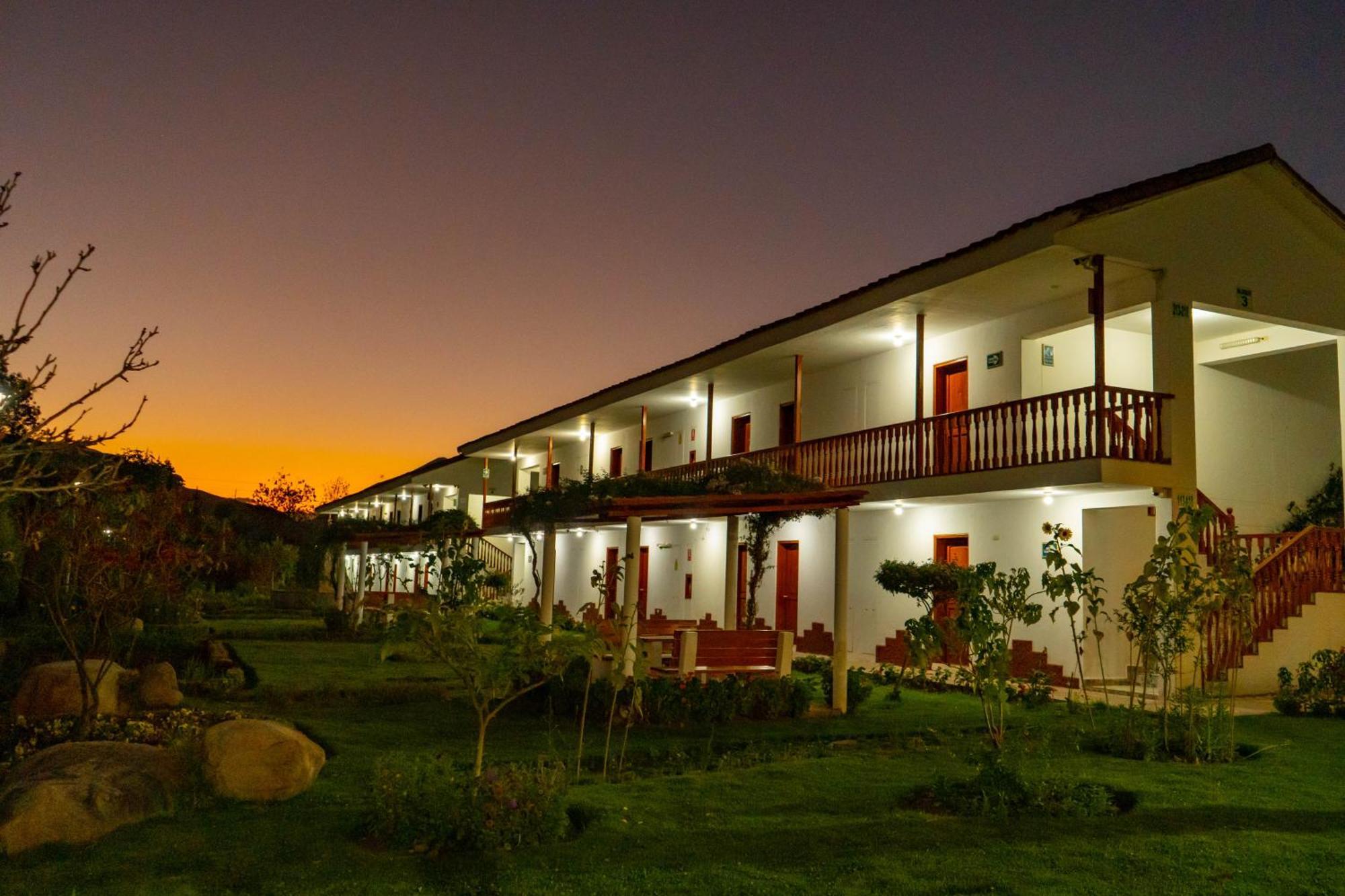Hotel Agustos Urubamba Kültér fotó